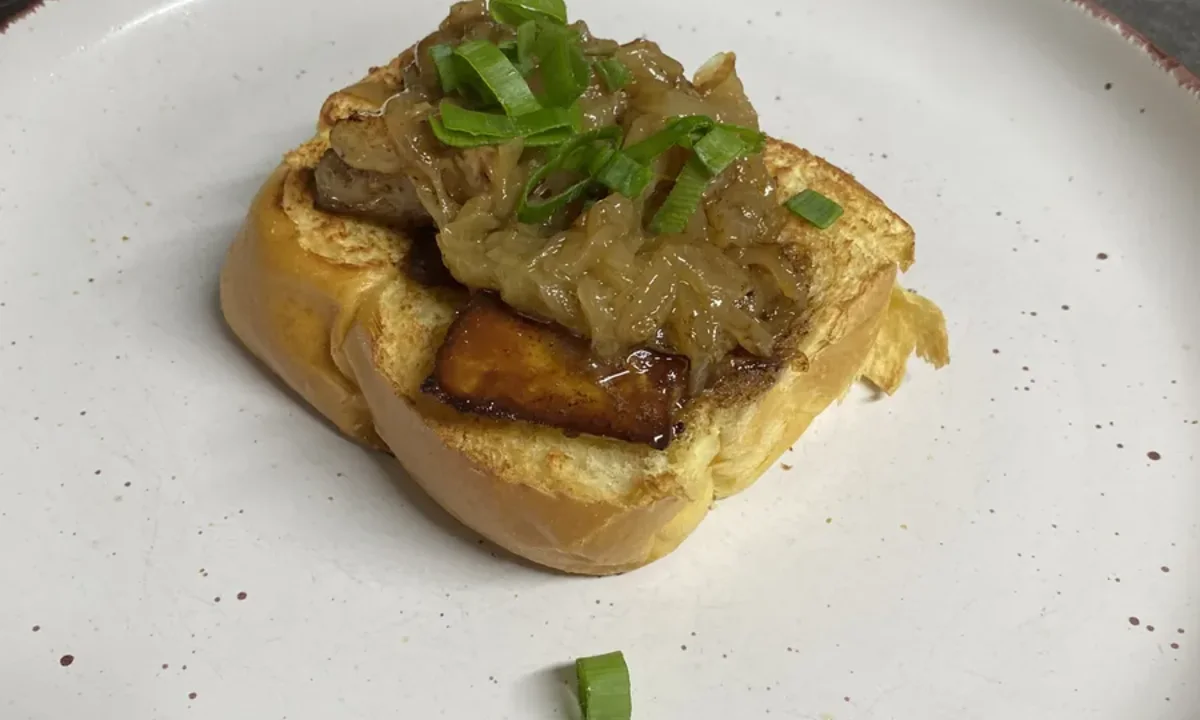 Brioche con foie a la plancha