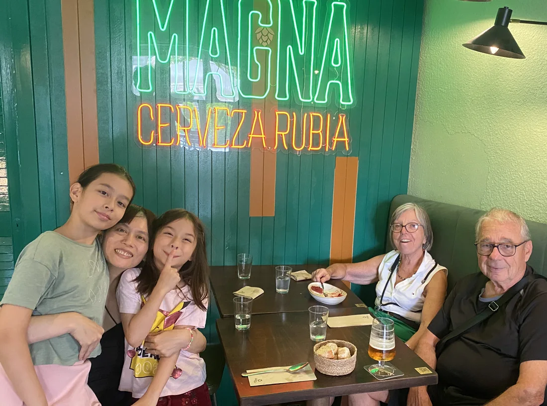 Group of guests smiling at a Le Bistrot table