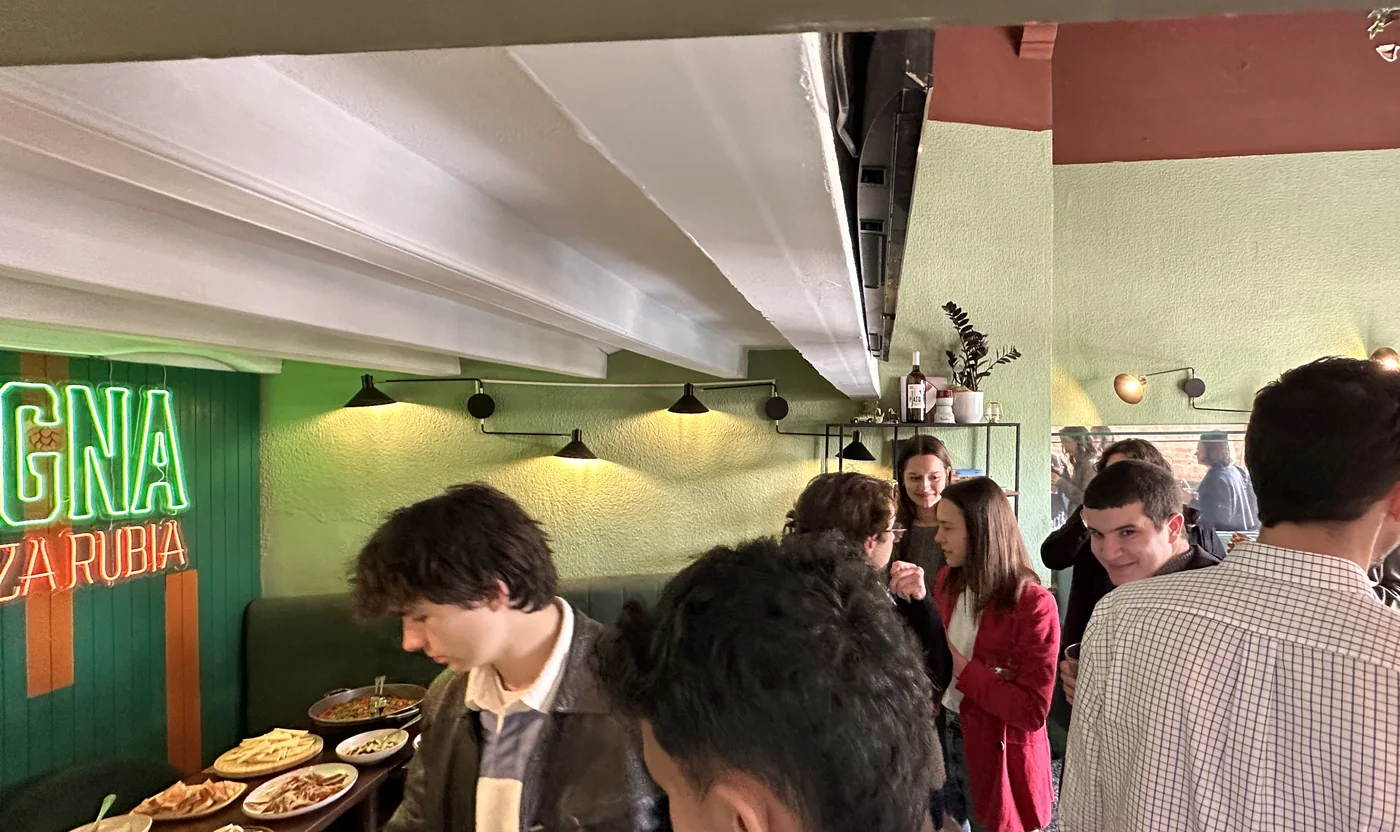 Le Bistrot room with guests and prepared trays